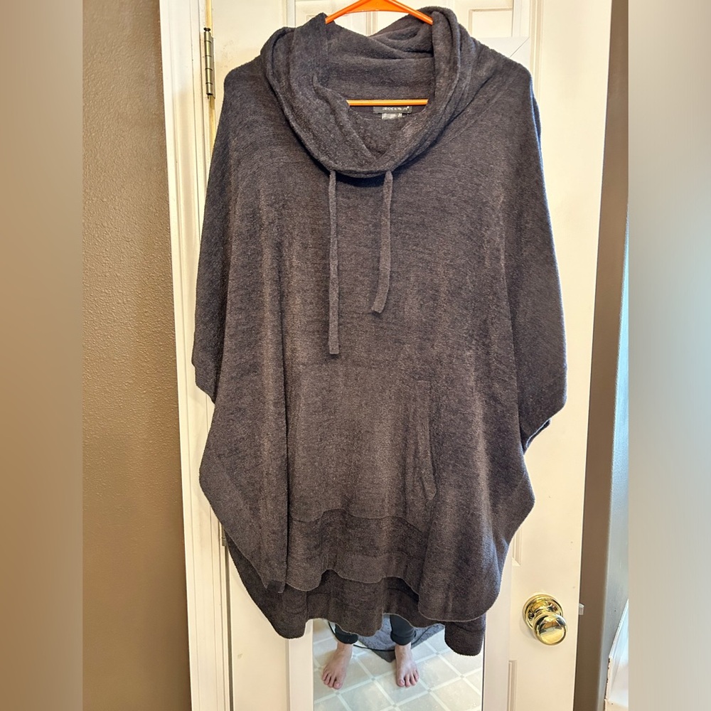 NWT. Barefoot Dreams CozyChic Ultra Lite Weekend Poncho size S/M. Carbon